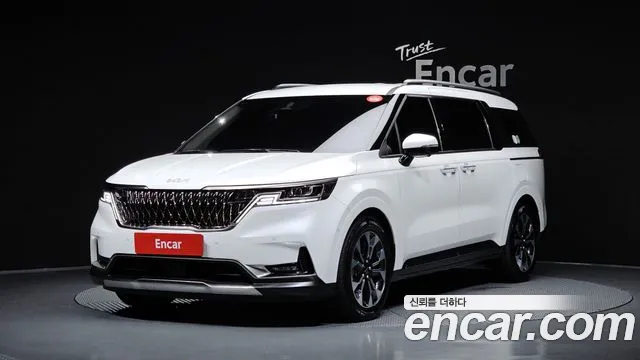 Kia Canival 2023 — photo 1