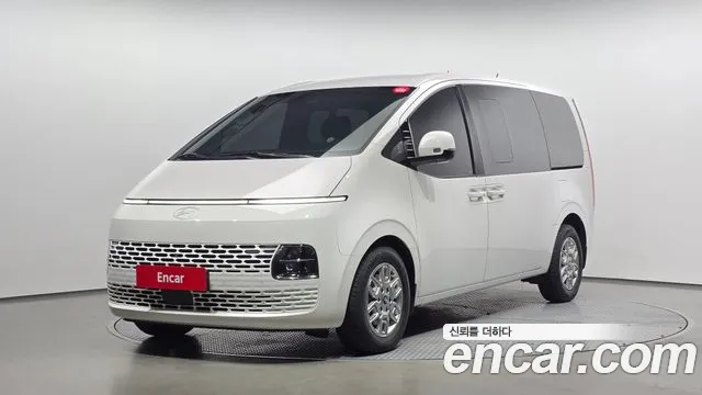 Hyundai Staria 2025 — photo 1