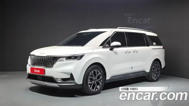 Kia Canival 2023 — photo 1