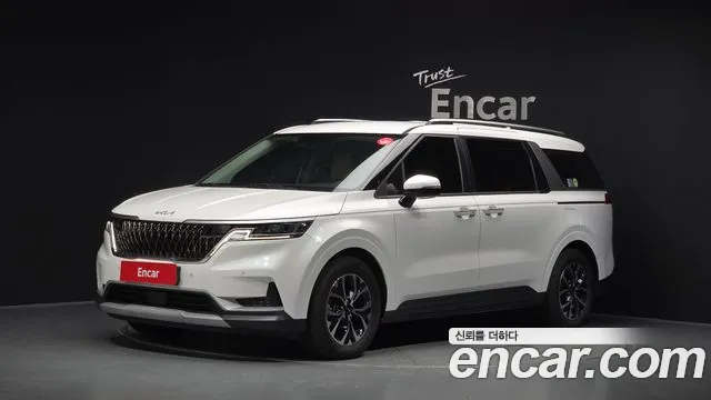 Kia Canival 2023 — photo 1