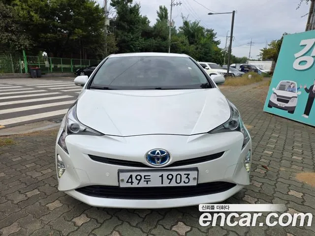 Toyota Prius 2018 — photo 1