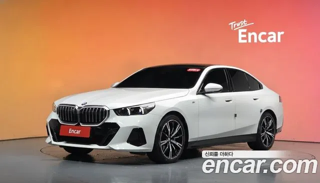 BMW 5-Series 2025 — photo 1