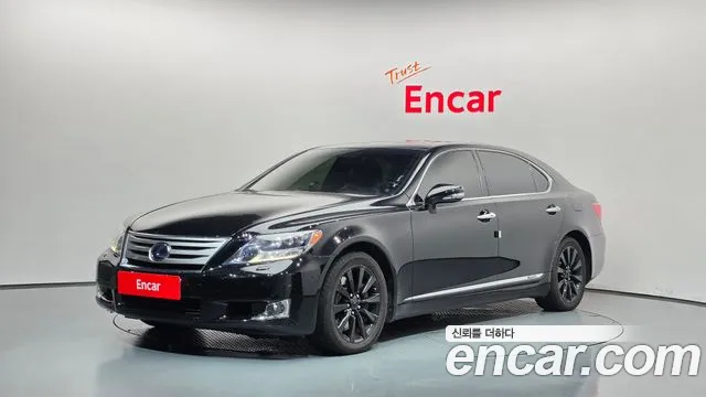 Lexus LS 2011 — photo 1
