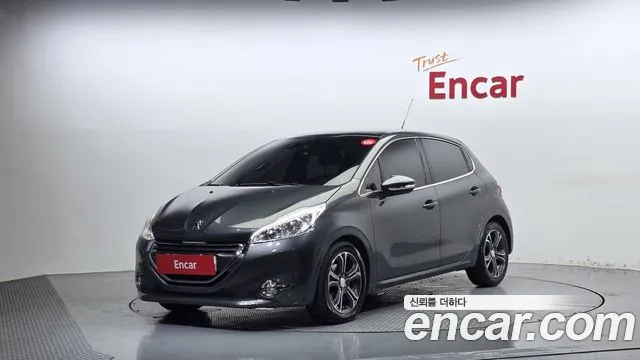 Peugeot 208 2014 — photo 1