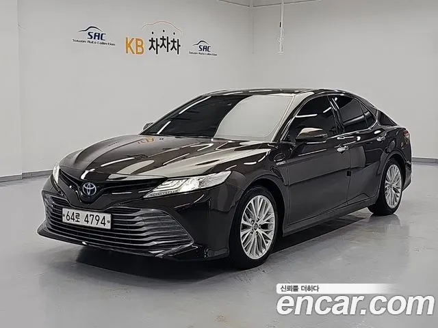 Toyota Camry 2019 — photo 1