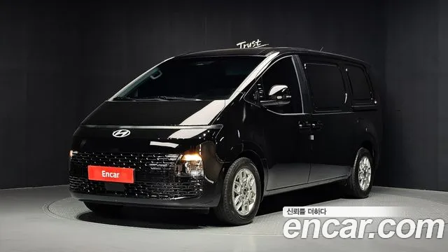 Hyundai Staria 2025 — photo 1