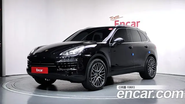 Porsche Cayenne 2012 — photo 1