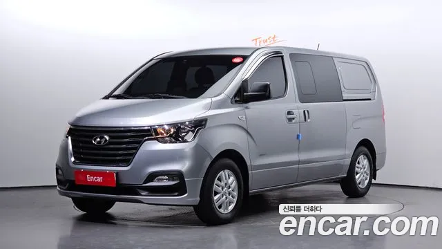 Hyundai Starex 2021 — photo 1