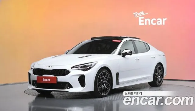 Kia Stinger 2023 — photo 1