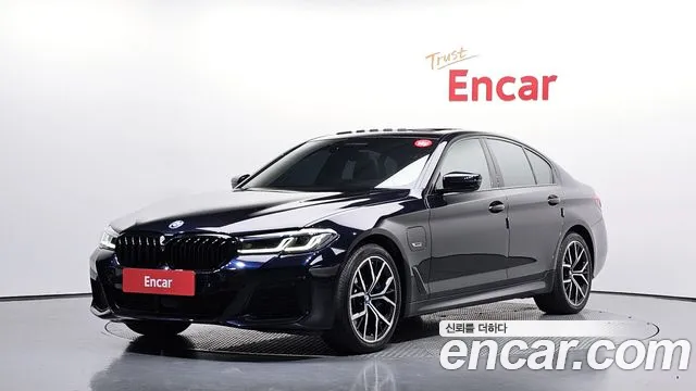 BMW 5-Series 2022 — photo 1