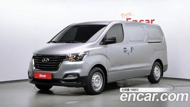 Hyundai Starex 2021 — photo 1
