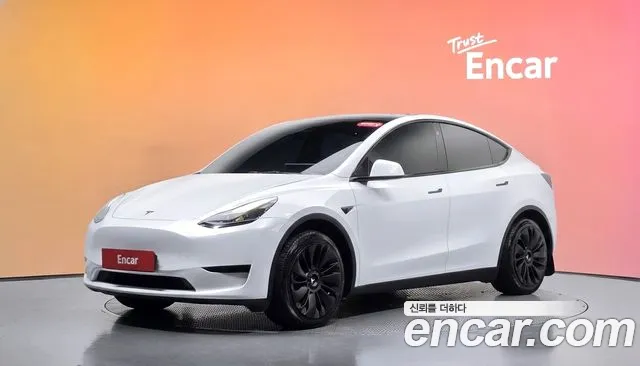 Tesla Model Y 2024 — photo 1