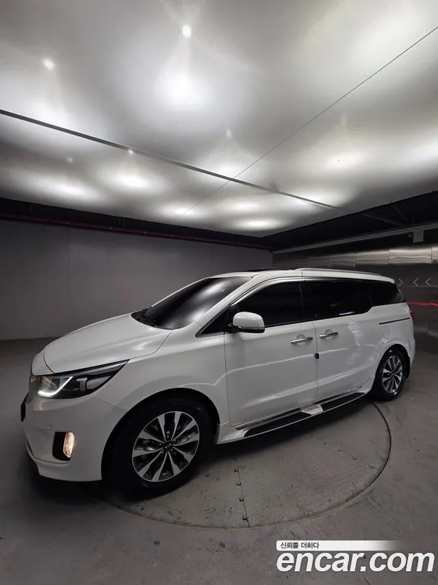 Kia Canival 2015 — photo 1