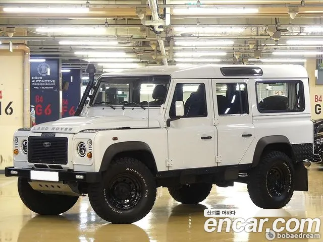 Land Rover Defender 2012 — photo 1