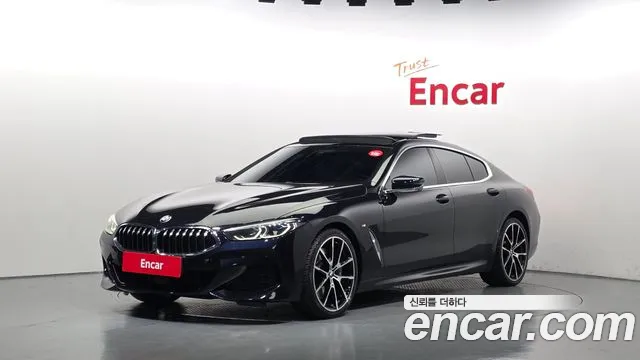 BMW 8-Series 2022 — photo 1