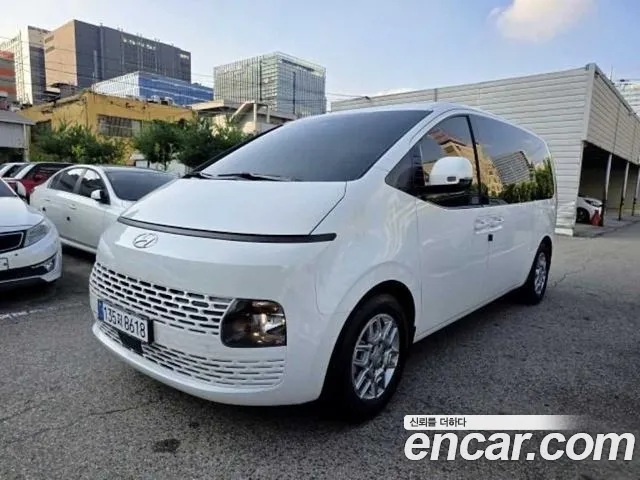Hyundai Staria 2023 — photo 1