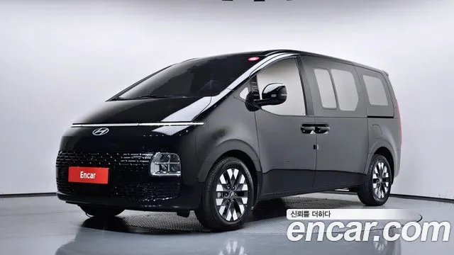 Hyundai Staria 2025 — photo 1