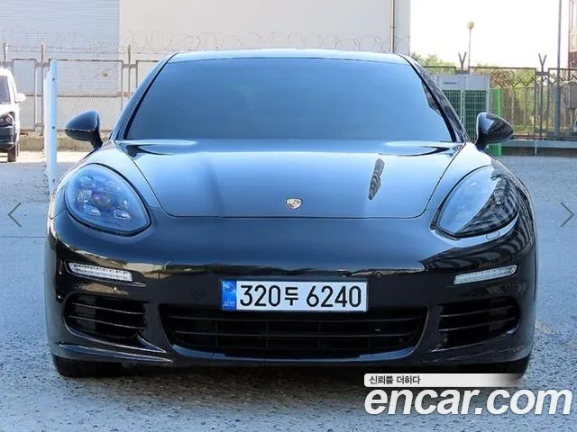 Porsche Panamera 2011 — photo 1