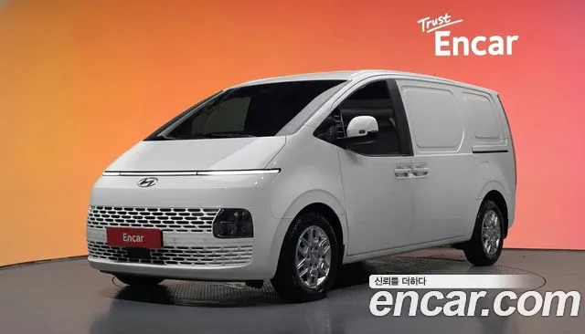 Hyundai Staria 2022 — photo 1