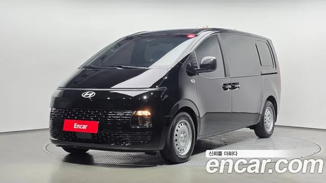 Hyundai Staria 2025 — photo 1