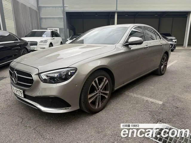 Mercedes-Benz E-Class 2022 — photo 1