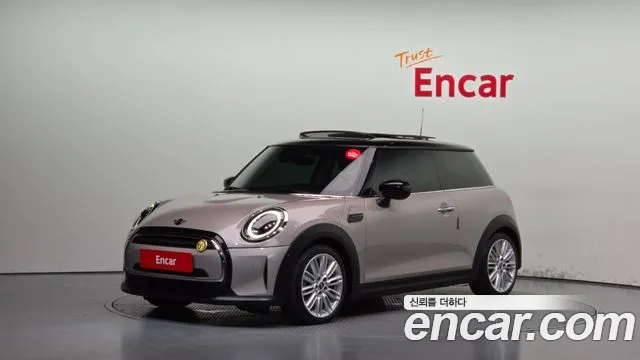 Mini Cooper 2023 — photo 1