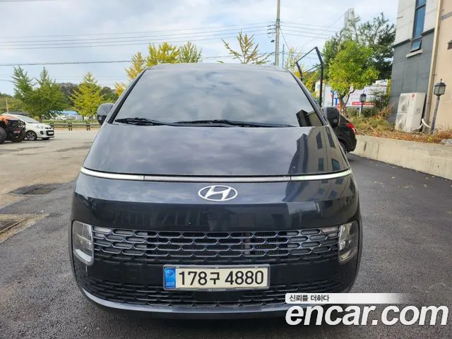 Hyundai Staria 2022 — photo 1