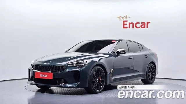Kia Stinger 2023 — photo 1