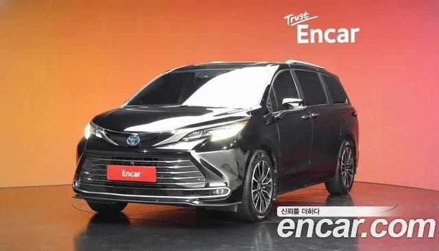 Toyota Sienna 2022 — photo 1