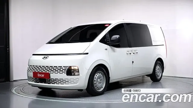Hyundai Staria 2023 — photo 1