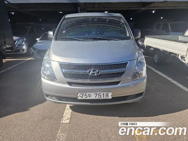 Hyundai Starex 2015 — photo 1