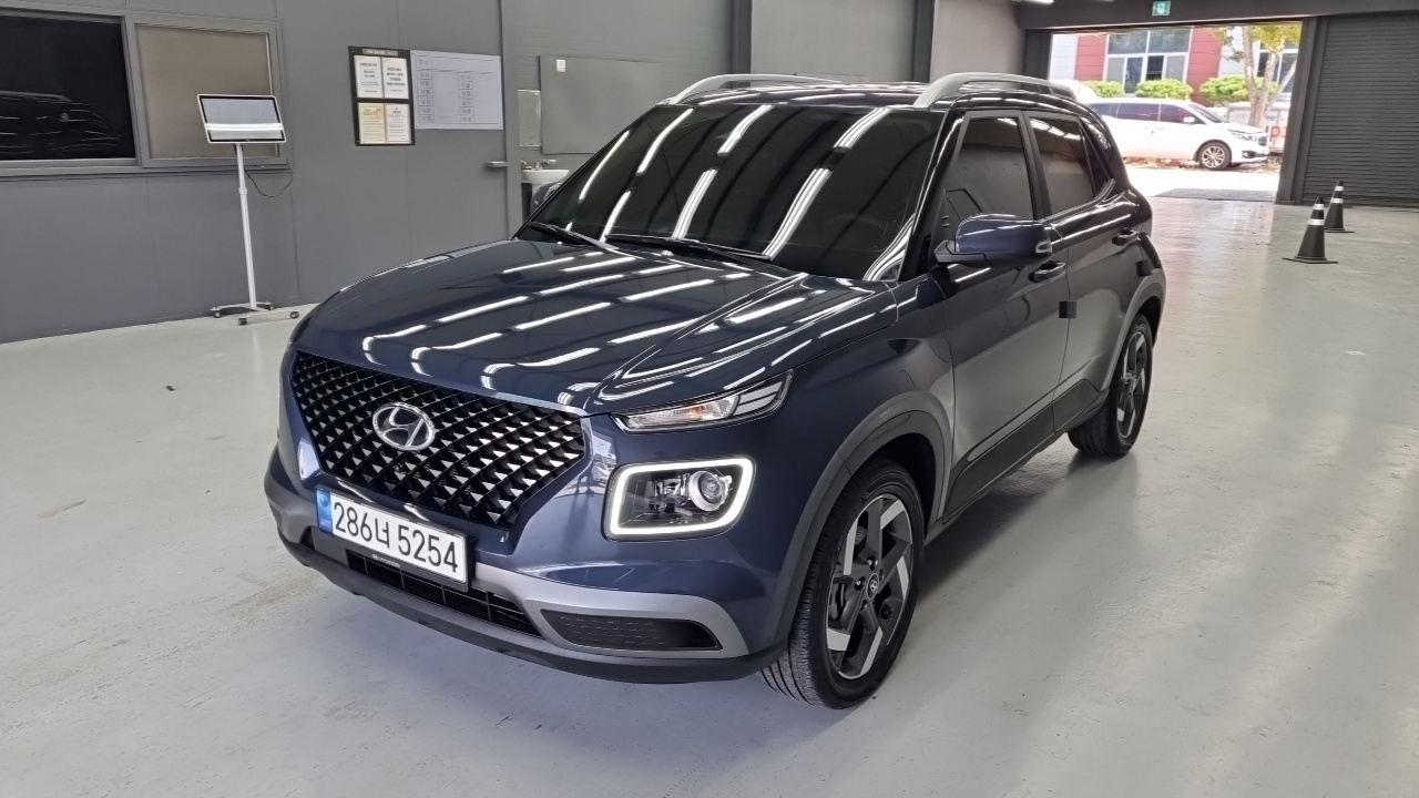Hyundai Venue 2023 — photo 1