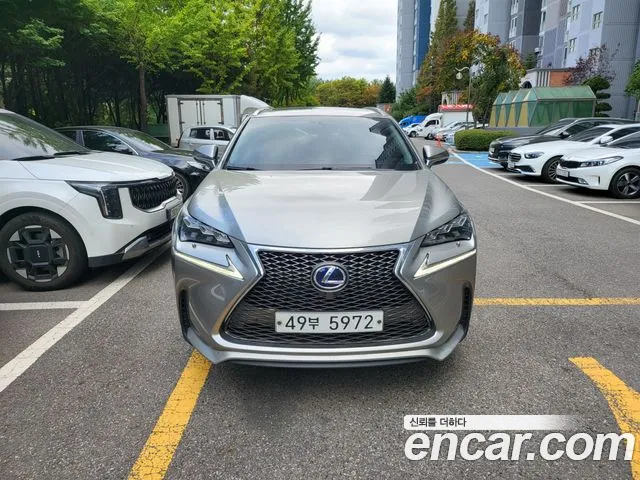 Lexus NX 2017 — photo 1