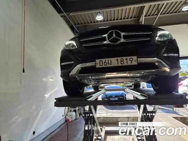 Mercedes-Benz GLE-Class 2018 — photo 1