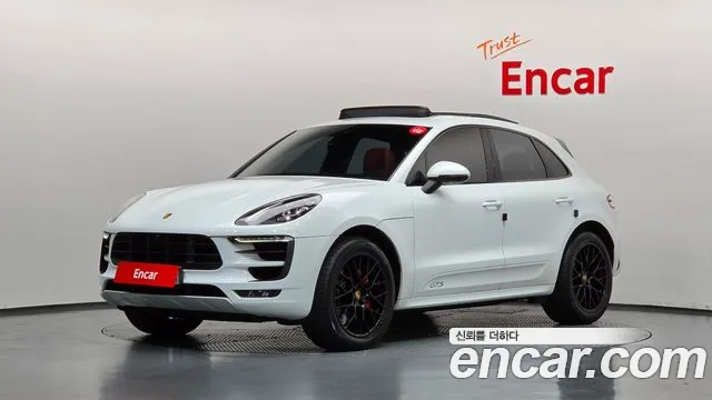 Porsche Macan 2017 — photo 1