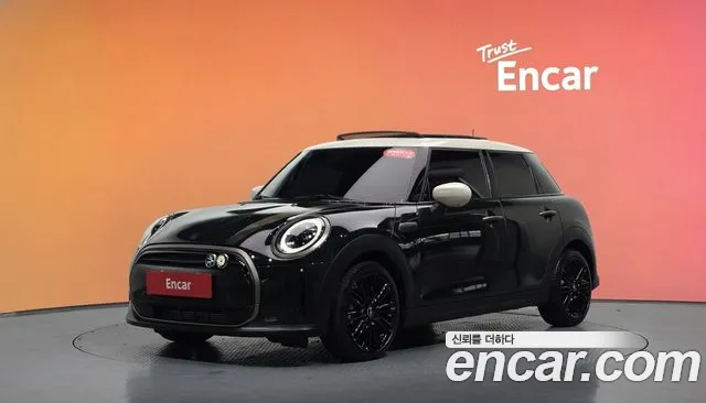 Mini Cooper 2023 — photo 1