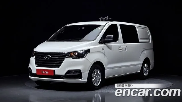 Hyundai Starex 2021 — photo 1