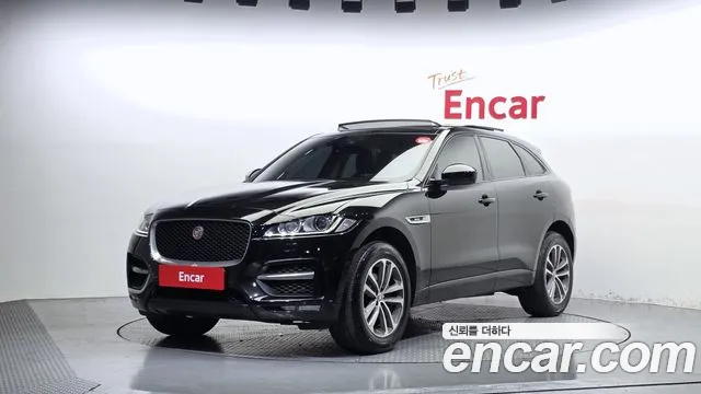Jaguar F-PACE 2017 — photo 1