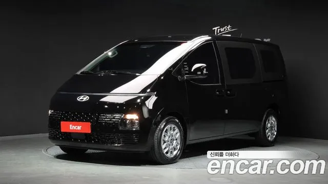 Hyundai Staria 2025 — photo 1