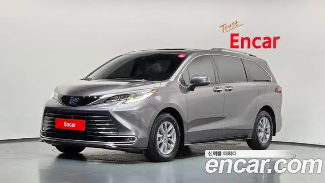 Toyota Sienna 2024 — photo 1