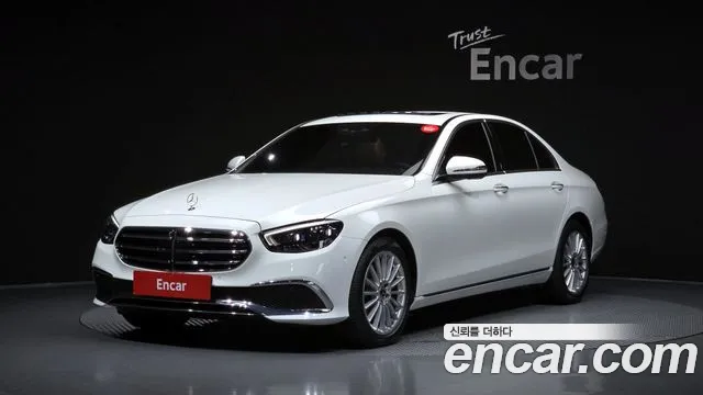 Mercedes-Benz E-Class 2022 — photo 1