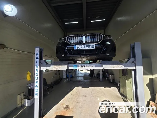 BMW 5-Series 2025 — photo 1