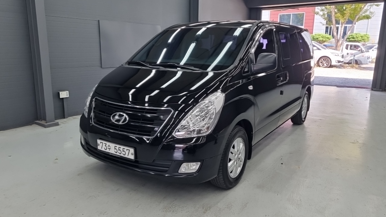 Hyundai Starex 2017 — photo 1