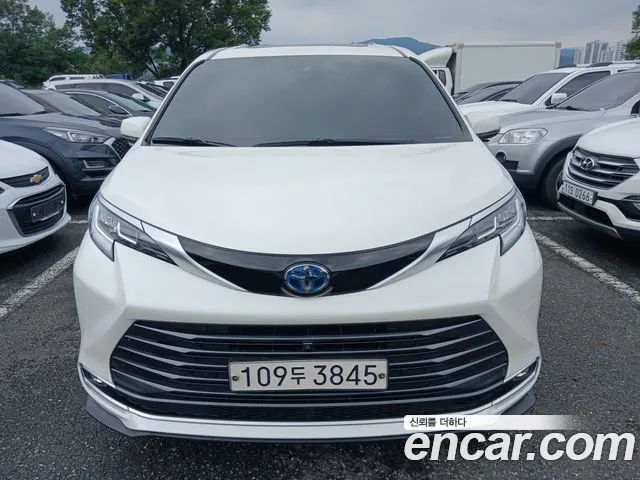 Toyota Sienna 2021 — photo 1