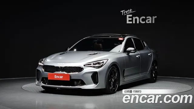 Kia Stinger 2023 — photo 1