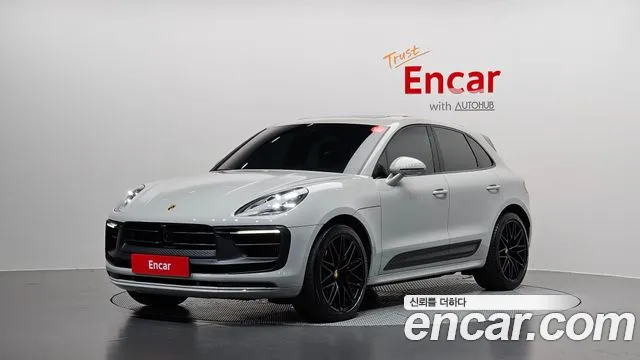 Porsche Macan 2023 — photo 1