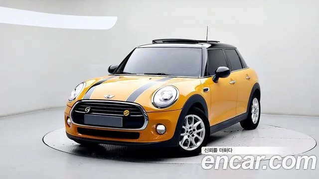 Mini Cooper 2018 — photo 1