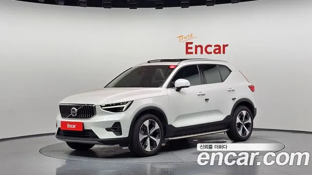 Volvo XC40 2025 — photo 1