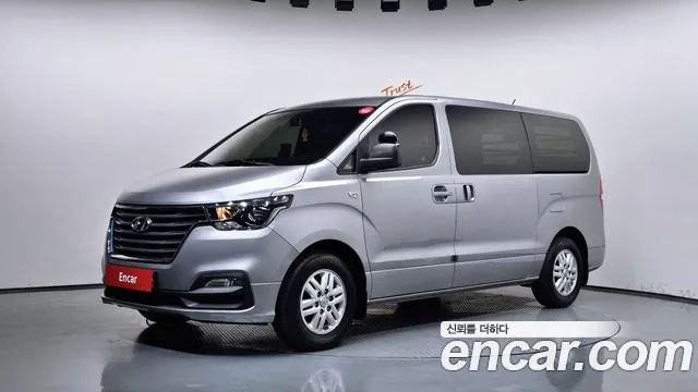 Hyundai Starex 2021 — photo 1