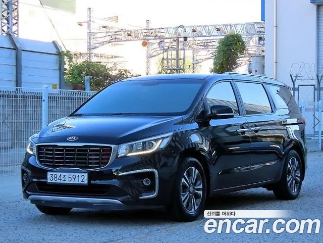 Kia Canival 2019 — photo 1